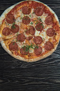 Lezzetli biberli pizza.