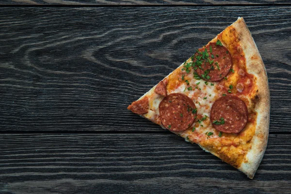 Вкусная пицца пепперони — стоковое фото