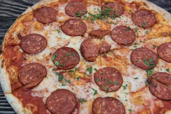테이스티 페퍼로니 피자 — 스톡 사진