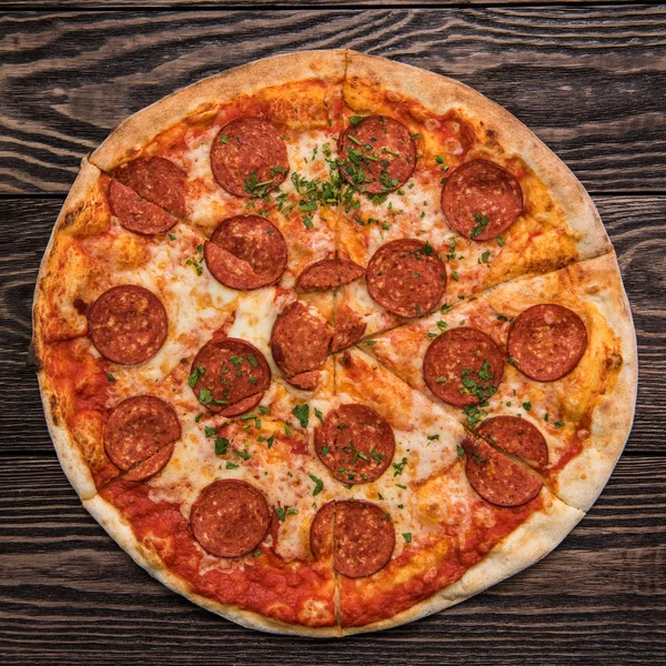 Pizza gustoasă cu pepperoni — Fotografie, imagine de stoc