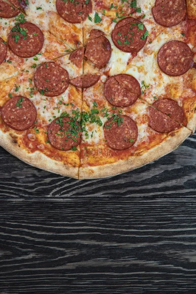 Pizza gustoasă cu pepperoni — Fotografie, imagine de stoc