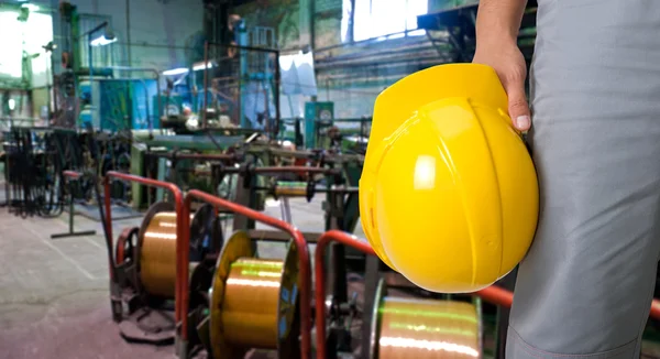 Operaio con casco di sicurezza — Foto Stock