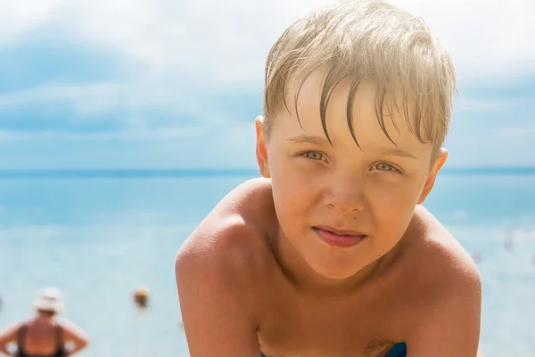 Bambino ragazzo in spiaggia — Foto Stock