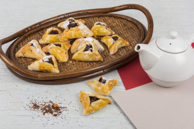 Çay, reçel ile buns