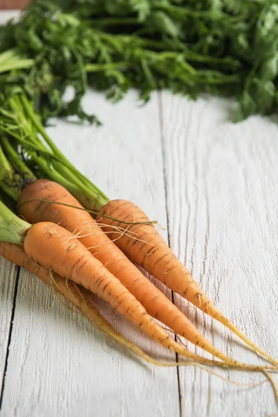 Щойно виросли морква — стокове фото