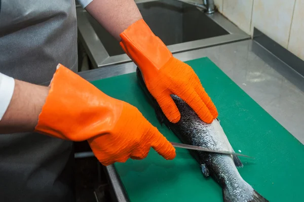 Corte de peixes de salmão — Fotografia de Stock