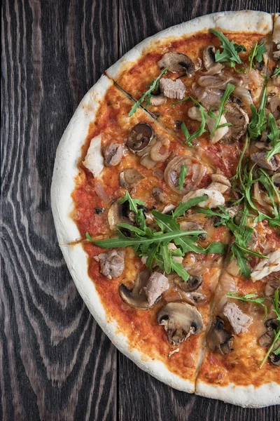 Pizza with chicken and mushrooms — Stock Photo, Image