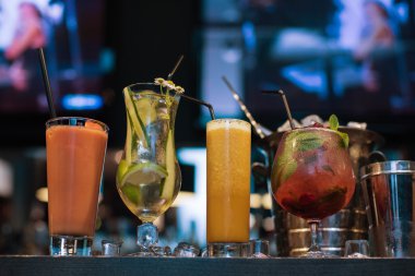 arka plan bar kokteyller