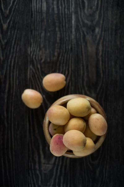 Albaricoques frescos de naranja — Foto de Stock