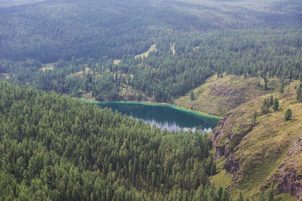 Lago en las montañas de Altai — Foto de Stock