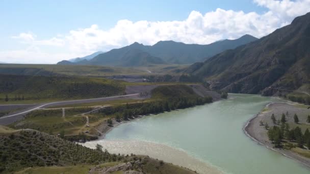 Confluence de deux rivières Katun et Chuya dans les montagnes de l'Altaï — Video