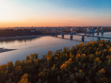 Barnaul şehrine hava görüntüsü.