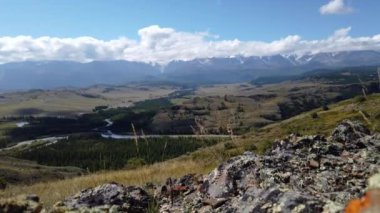 Kurai bozkırında Chuya Nehri 'nin zamanı.