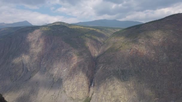 チューリシュマン川の谷の滝 — ストック動画