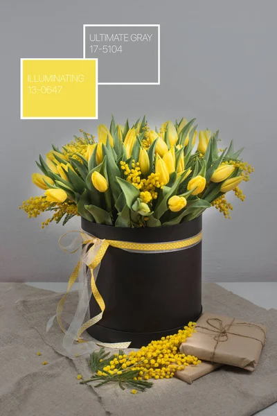 Bright spring bouquet of tulips and mimosa flowers — Stock Photo, Image