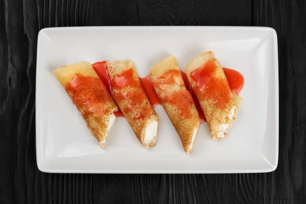 Panqueques rellenos con crema de requesón — Foto de Stock