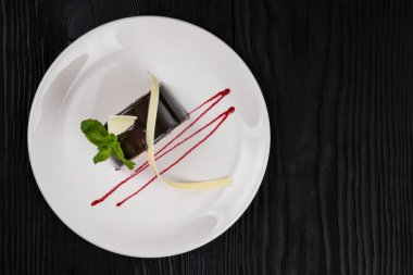 Nefis çikolatalı pasta. Yakın plan.