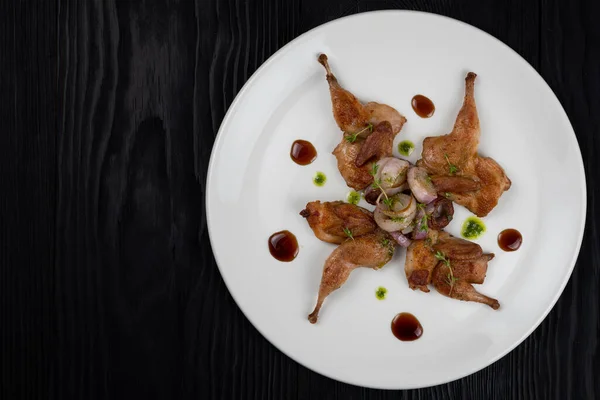 Codornices asadas con verduras —  Fotos de Stock