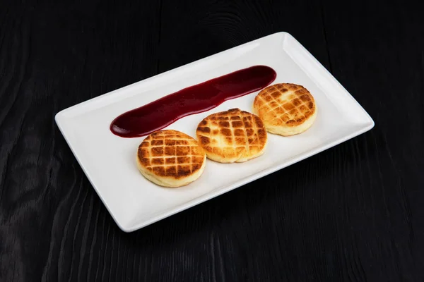 Cottage cheese pancakes with berries jam — Stock Photo, Image