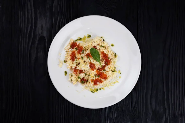 Pasta with red caviar — Stock Photo, Image
