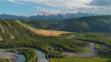 Kurai steppe ve Chuya nehri.