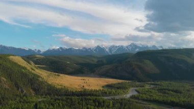 Kurai steppe ve Chuya nehri.
