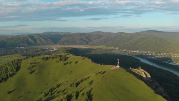 Images aériennes de drone de beauté aube sur le pic — Video