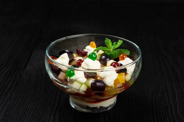 Gezond vers fruit zomer salade — Stockfoto