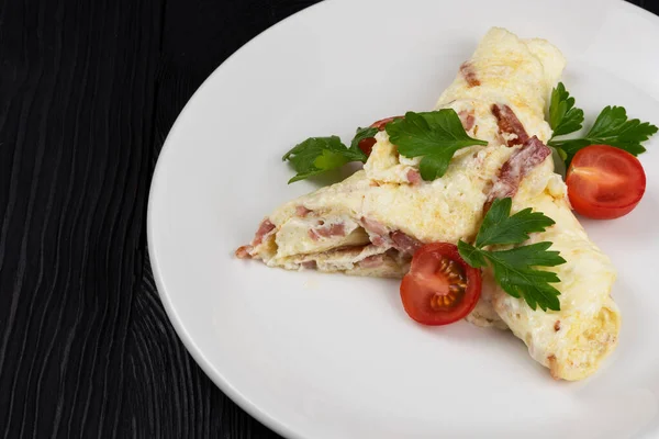 Omelett med skinka och ost — Stockfoto