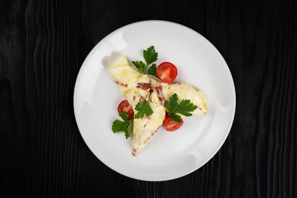 Omelet con prosciutto e formaggio — Foto Stock