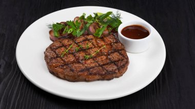 Izgara siyah angus bifteği.