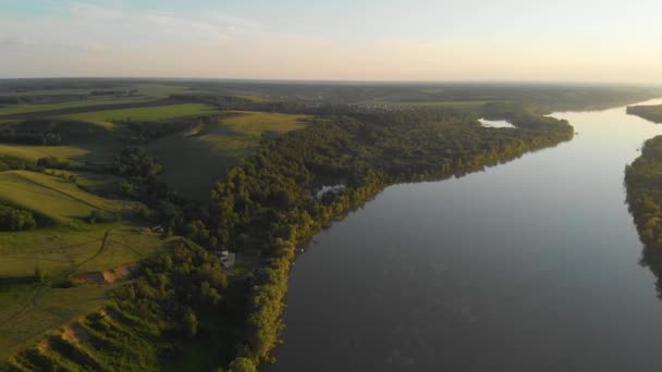 Luchtfoto van de rivier de Ob — Stockvideo