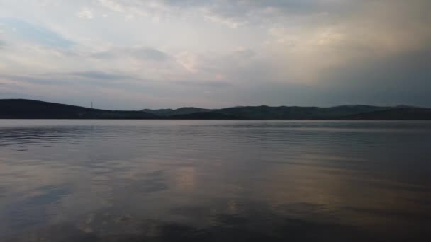 Yaz gün batımı gölü — Stok video