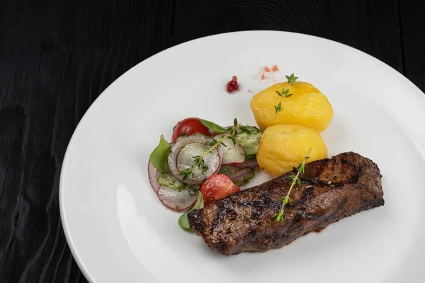 Grilled beef skirt steak — Stock Photo, Image