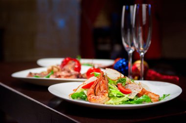 lezzetli karides salatası