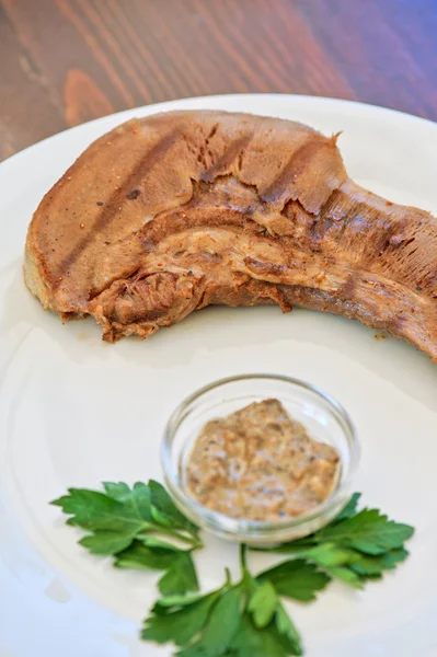 Língua de carne de vaca fervida — Fotografia de Stock