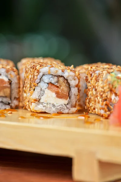 Rollos de sushi de sésamo —  Fotos de Stock
