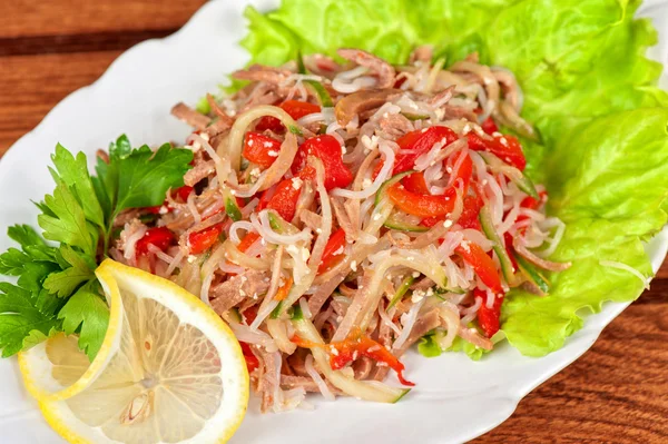 Frischer, lustiger Salat — Stockfoto