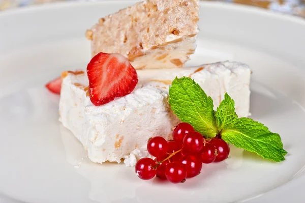 Cream berries dessert — Stock Photo, Image