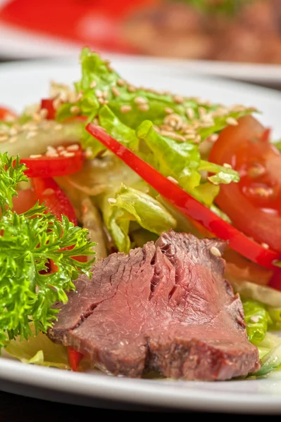 Salada de carne de bovino — Fotografia de Stock