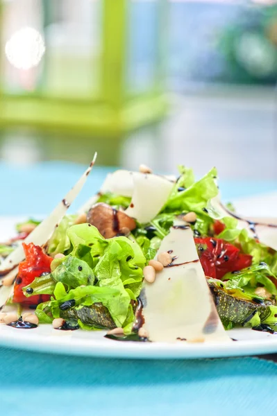 Ensalada de verduras a la parrilla —  Fotos de Stock