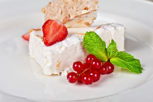 Cream berries dessert — Stock Photo, Image