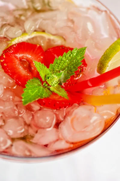 Strawberry mohito cocktail — Stockfoto