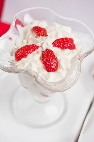 Strawberry with cream — Stock Photo, Image