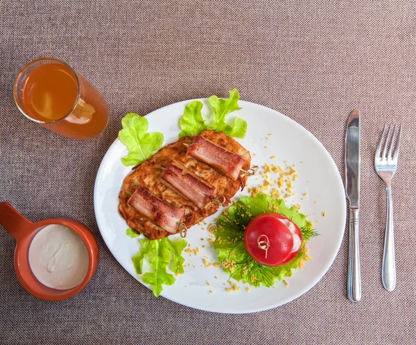 Telecí maso se slaninou — Stock fotografie