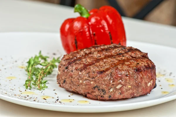 Bife de bovino — Fotografia de Stock