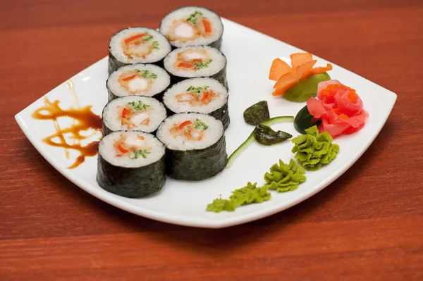 Rollos de sushi con carne de cangrejo — Foto de Stock