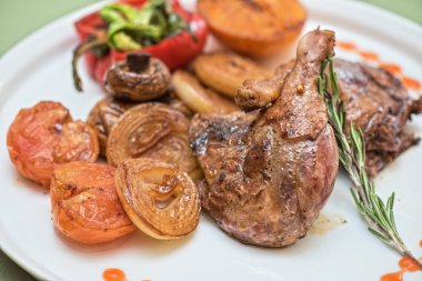 Kızarmış ördek bacaklar