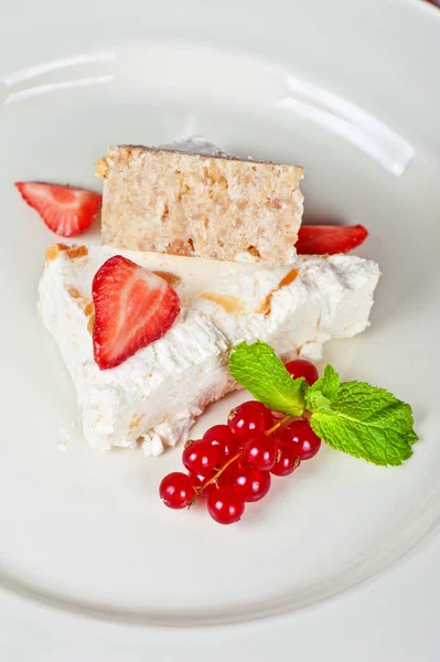 Cream berries dessert — Stock Photo, Image