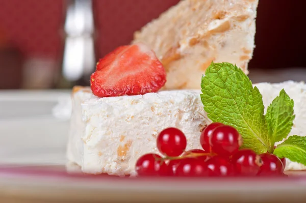 Cream berries dessert — Stock Photo, Image